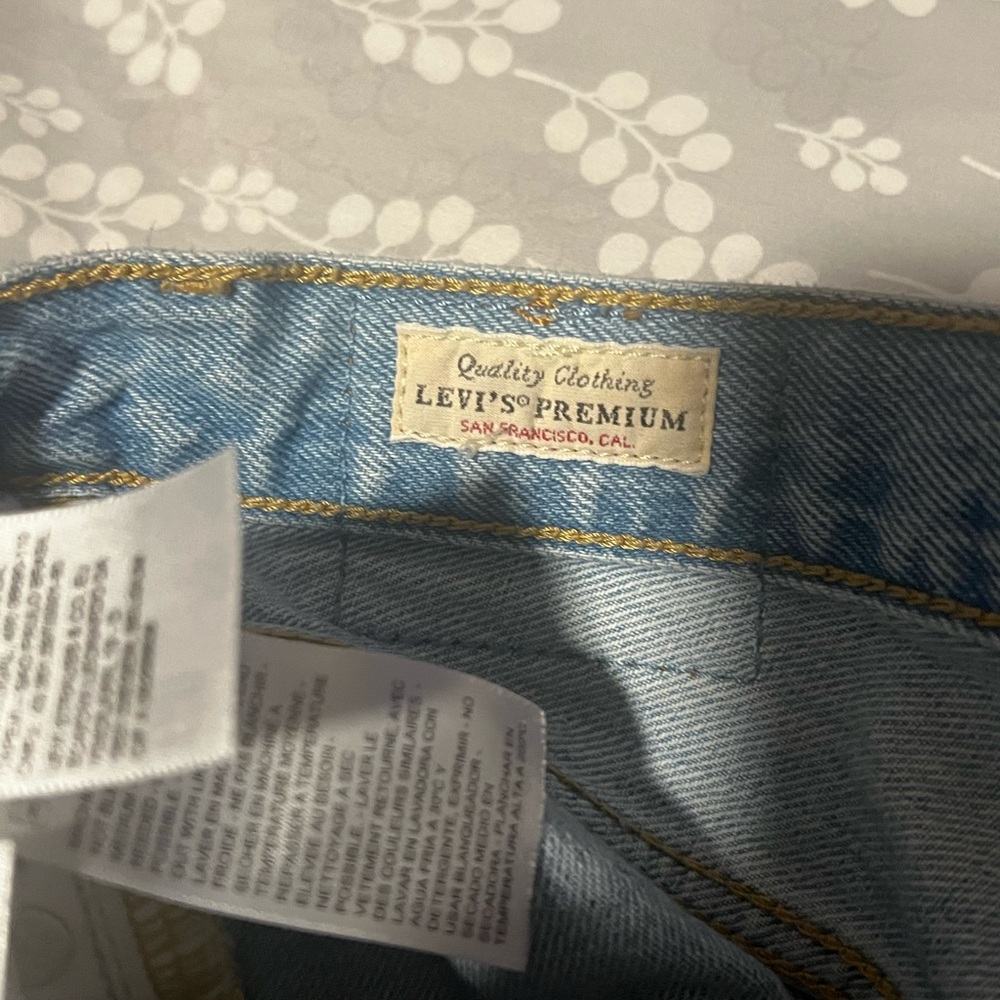 Levi's 501 Original Blue Jean Shorts with Frayed Hem - Picture 5 of 7